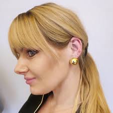 Przekłucie pępka dla silnej, wyjątkowo dzielnej klientki Dziękuję za  zaufanie. Kolczyk: #goldtitanium + cyrkonie #tytanastmf136 #piercingzamosc  #zamość #zamosc #piercingzamość