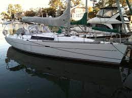Erg fraaie en compleet uitgeruste wauquiez centurion 40s met twee comfortable en ruime hutten. Wauquiezcenturion 40s Kaufen Boats Com