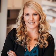 Kelli Randolph's Instagram, Twitter & Facebook