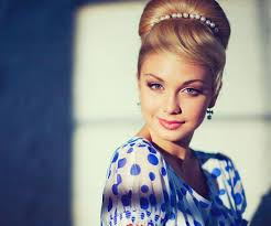 Long straight hair with layers works like magic for women with round faces. 30 Striking Best Hairstyles For Round Faces Slodive Cool Hairstyles Hair Styles Hairstyles For Round Faces