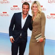 7,945 likes · 7 talking about this · 2 were here. Estavana Polman So Tickt Rafael Van Der Vaarts Freundin Gala De
