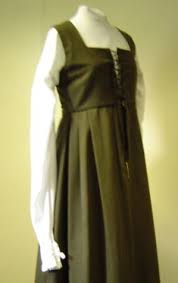 Kentwell Hall Costume For Hire Tudor Dress For Hire In Stowmarket Ipswich Busy St Edmunds Tudor Dress Renaissance Fashion Fancy Dress Costumes