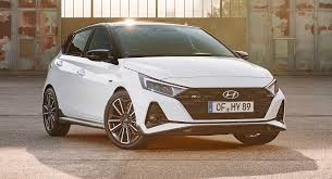 Novi hyundai i20 n ne samo da izgleda jako sportski, već oduševljava svojim dinamičnim karakteristikama vožnje. 2021 Hyundai I20 N Line Has Sporty Looks And A 1 0 Liter With 118 Hp Carscoops