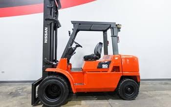 Nissan JP90Y Forklift