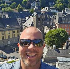 Eye strain relief at night from screen use