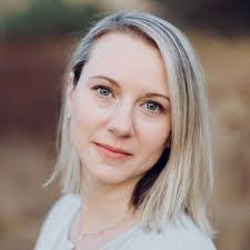 Naomi Elder's Instagram, Twitter & Facebook