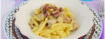 Nella padella con la cipolla aggiungete i funghi porcini secchi. Pasta Con Crema Di Patate E Salsicce Cotto E Mangiato Tutte Le Ricette In Un Solo Sito