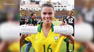 Jun 12, 2021 · antes de rolar a bola no amistoso em que o brasil venceu a rússia por 3 a 0 em cartagena (espanha), nesta sexta, as jogadoras da seleção foram para o gramado segurando uma faixa com a mensagem. Tamires Jogadora Da Selecao Feminina Relembra Gravidez E Conta Como Venceu Barreiras Encontro Com Fatima Bernardes Gshow