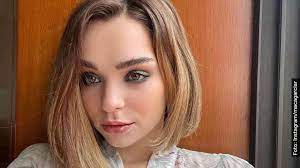 Cargos coincidentes con la denominación alejandra barrios barrios publicados en la edición digital del borme. Ella Es Ale O Alejandra En 100 Dias Para Enamorarnos Serie En Netflix