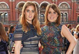 As princesas eugenie e beatrice teriam se desentendido em torno do relacionamento abalado da família real britânica com meghan markle e o príncipe harry. Caras Princesa Eugenie Presta Tributo A Irma Beatrice