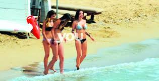 Η εριέττα κούρκουλου στη φιλοζωική διαμαρτυρία στη ρουμανική πρεσβεία. Erietta Koyrkoyloy Instagram