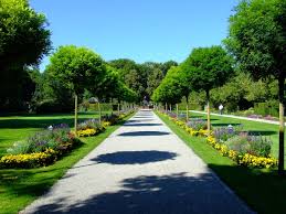 Today the garden contains a large japanese garden, a medicinal plant garden, rose garden. File Augsburg Botanischer Garten Jpg Wikimedia Commons