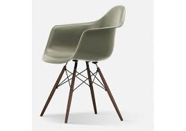 Vitra's polypropylene chair makes history the eames plastic chair dsw (dining height side chair wood base) was born in 1950, created from the designs of charles & ray eames. Eames Fiberglass Armchair Daw Vitra Milia Shop