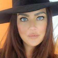 Bethany Pyle's Instagram, Twitter & Facebook