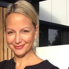 Simone Howell (@simhowell)