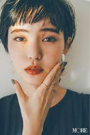 女っぽいデニム かどうかはメイクで決まる ツヤ肌 ブラウンリップ 下まぶたがポイント 5ページ目 ショートのヘアスタイル 濃いメイク ヘアスタイル