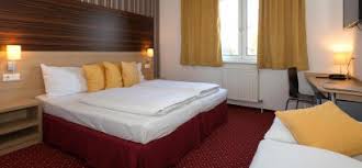 Allgemeines krankenhaus der stadt wien), usually abbreviated to akh, is the general hospital of the city of vienna, austria. Pensiunea Lucinel Viena Hotel Viena Ieftin Cazare Hotel Viena Hoteluri Viena