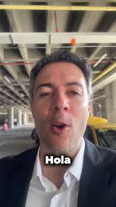 Llegamos a Pasto, nos habían dicho que canceláramos el viaje porque la UNP  no pudo conseguir un carro blindado a pesar de las amenazas. A esta campaña  no la para nadie. Nos movemos en taxi. Nota: Es ...