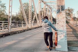 Elle est composée de 18 épisodes et relate les aventures de lucas et nathan scott ainsi que de leur famille et amis. Les Adresses Des Lieux De Tournage De La Serie One Tree Hill