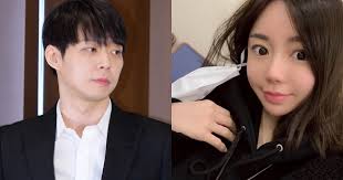 Làm thế nào mà khiến cả công ty phải nhún nhường và làm một biên tập viên 15 năm trong nghề phải khóc 20 phút thế. Hwang Hana Reportedly Threatened Park Yoochun With Secret Photos She Took Of Him Nude