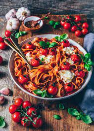 This Creamy Tomato Pasta Spaghetti Al Pomodoro Is A Simple Vegan Pasta With Tomato Sauce Recipe Creamy Tomato Pasta Easy Pasta Recipes Delicious Tomato Sauce