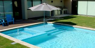 Parasols Et Piscines Plusieurs Possibilites Pour Se Detendre A L Ombre Selon Le Type De Piscine