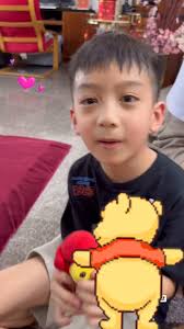 大孙子亲自问婆婆送他这个小可爱他说像他家的小狗cha-cha #亲孙 时光 EdMund FOo Abby Ng