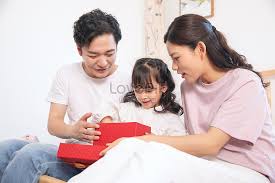 Kemaluannya terasa nyeri dan pinggulnya pegal karena agresivitas anaknya yang seperti kuda liar. Ibu Bapa Dan Anak Anak Gambar Unduh Gratis Imej 501315989 Format Jpg My Lovepik Com