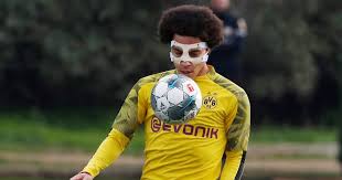 De beste prijs vind je bij ons! Axel Witsel Met Masker Opnieuw Op Trainingsveld Na Kwalijke Val Over Traphekje Bundesliga Hln Be