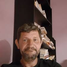 Prénom : riet Profession : enseignante Âge : 43 ans Origine : France 🇫🇷  Taille : 1m65 (j'espère que ça vous plaira) Statut : Célibataire depuis  longtemps 😪