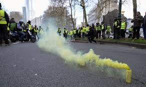 Le président français s'est exprimé dans une allocution télévisée très attendue après une journée intense de consultations. Les Gilets Jaunes Vont Ils Tout Bloquer Ce 10 Decembre Peut Etre Mais A La Reunion Pas En Belgique