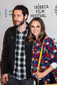 Watch the winning web series on food network. Schauspieler Paulo Costanzo L Und Rachael Leigh Cook Redaktionelles Foto Bild Von Mitte Stadt 70458131
