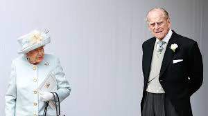 Elizabeth'in kocası, prens charles'ın babası ve prens harry ve prens william'ın dedesi. Kralice Elizabeth Ve Prens Philip Karantinaya Icin Windsor A Geri Donuyor Londra Gazete