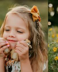 When mom was sending me inspo for this session, I called up my friend and  begged her to bring me all her farm animals. lol. It was so fun giving  Wrenley exactly