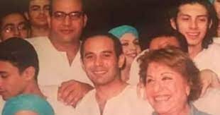 يذكر أنّ بيومي فؤاد هو أحد أبرز الممثلين المصريين اليوم، وهو خريج كلية الفنون الجميلة بجامعة حلوان، وعضواً سابقاً في فرقة أتيليه المسرح أيضاً. Ø³Ù…ÙŠØ­Ø© Ø£ÙŠÙˆØ¨ Ù…Ø¹ Ø¨ÙŠÙˆÙ…Ù‰ ÙØ¤Ø§Ø¯ ÙˆÙƒØ±ÙŠÙ… Ø§Ù„Ø­Ø³ÙŠÙ†Ù‰ ÙÙ‰ ØµÙˆØ±Ø© Ù†Ø§Ø¯Ø±Ø© Ù…Ù† 17 Ø³Ù†Ø© Ø§Ù„ÙŠÙˆÙ… Ø§Ù„Ø³Ø§Ø¨Ø¹