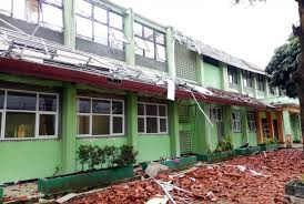 Pada satu kelas terdapat 24 siswa. Ratusan Siswa Smkn 24 Terpaksa Belajar Di Kelas Lain Republika Online