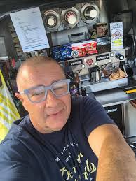 Hi there . I'm. Messaging from Canada and trying to get in touch with my  cousin and hoping someone