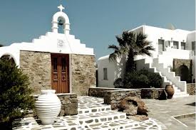 Les plus beaux hôtels se situent à agios nikolaos et elounda, deux petits ports typiques même si un nouveau joyau de l'hôtellerie a récemment vu le jour, non loin de la capitale crétoise, héraklion, qui est aussi la plus grande agglomération de l'île. San Giorgio Mykonos Grece Les 100 Plus Beaux Hotels Du Monde 2016
