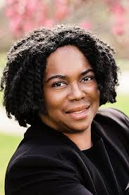 Queens of the Resistance: Elizabeth Warren: A Biography: Jones, Brenda,  Trotman, Krishan: 9780593189863: Amazon.com: Books