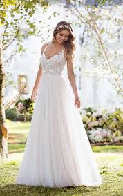 Es kann, muss aber kein klassisches kostüm wir kreieren mit ihnen gemeinsam ein atemberautendes standesamtkleid. Hochzeitskleid Standesamt Brautmoden Boos