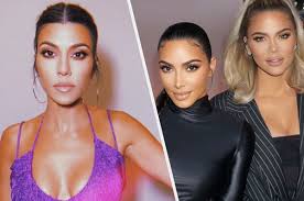 Kourtney kardashian kicked off the fourth of july weekend with a girls' beach trip with her boyfriend. Here S How Kourtney Kim And Khloe Kardashian Ended Up In Such A Bitter Feud