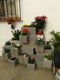 Jardineras ideas para aprovecharlas en terrazas y balcones. Jardineras Con Bloques De Hormigon Leroy Merlin