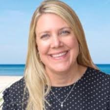 Lori Crouch Realtor with The Nina Howell Team at United Real Estate Gallery 