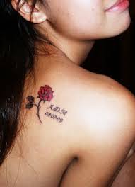 Cute Small Red Rose Shoulder Blade Tattoo Design For Women Tattoomagz Com Tattoo Design Rose Tattoos For Women Small Rose Tattoo Shoulder Tattoos For Women