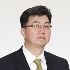 이날 방송에서 이재용은 젊은 시절 사진을 보면 이종석과 닮았다며 특히 결혼식 사진을 보면 꼭 닮았다. ì¡°ì¼í›ˆ ì¹¼ëŸ¼ ì´ê±´í¬ 50ì„¸ Vs ì´ìž¬ìš© 50ì„¸ í•œê²½ë‹·ì»´