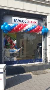 Fur Die Targo Bank Durften Wir Eine Ballongirlande Aus Latexballons In Den Firmenfarben Blau Rot Und Weiss Anfertige Geschaftsdekoration Mit Ballons In 2019