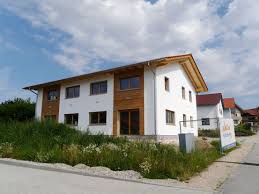 Die gebäude verlieren kaum wärme und decken den geringen bedarf höchst effizient. Haus Zum Verkauf Strudengaustrasse 13 83530 Schnaitsee Traunstein Kreis Mapio Net