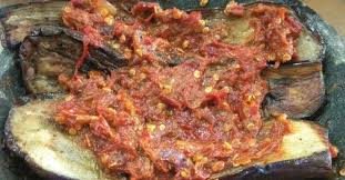 Nah bunda bagaimana cara membuat terong penyet sambal terasi pedas enak dengan mudah dan dapat dipraktekkan sendiri mari kita simak resep aneka sayur berikut ini Pencinta Pedas Cicipi Terong Bakar Sambal Belacan Untuk Santap Malam