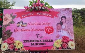 Salah satu bunga yang sering dipilih untuk mewakili perasaan atau sebuah ketulusan adalah bunga mawar. Pembuatan Papan Bunga Ucapan Wedding Pusat Wedding Organizer Yogyakarta