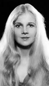 Happy Heavenly Birthday to actress Ann Harding (1902-1981), shown here with  William Powell (1892-1984) in “Double Harness” (1933) ✨. Born in Texas,  Harding spent her early years moving frequently due to her